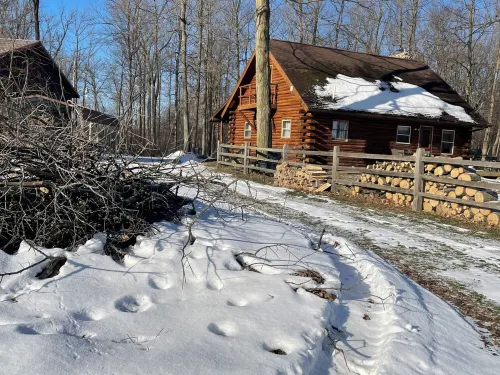 Beautiful log cabin with all the creature comforts of home. Private fishing lake