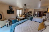 North Sunflower Casita @ SantuaRio Grande - Cozy Casita+Fireplace+Private Patio