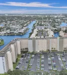 Modern 1-bedroom Penthouse Suite  fitness room, WiFi in delightful Pompano Beach