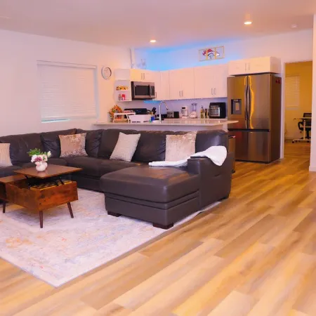 Cozy 3-Bedroom Home, 3 Min to Aurora’s Gaylord, 10 Min to Denver Airport!