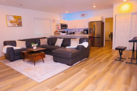 Cozy 3-Bedroom Home, 3 Min to Aurora’s Gaylord, 10 Min to Denver Airport!