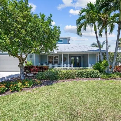 Pool House 1/2 Mile From Downtown Stuart 鄰近Northshore Plaza的酒店