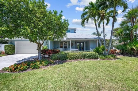 Pool House 1/2 Mile From Downtown Stuart Отели в г. Стьюарт