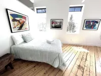 Artist's Loft steps from UPAC! - WiFi
