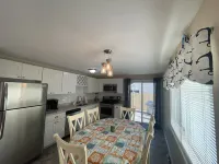 Gorgeous 4 bedroom/2 baths, 1/10 mile to the beach, outdoor patio with firepit 丹尼斯港住宿飯店