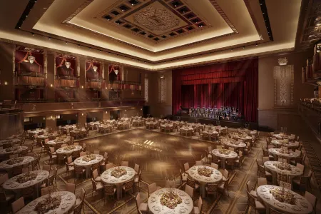 Waldorf Astoria New York Отели рядом с достопримечательностью «Chatham Square»
