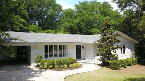 Trendy 3 Bedroom 2 Bathroom In Historic Village - Walk To Everything