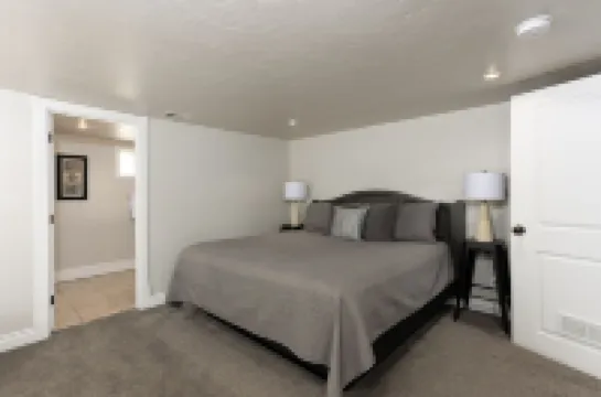 Westside Cottage │Fenced Yards │Hot Tub │One Block to Galveston │Guest Favorite