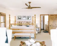 10-min. drive to Cashiers. Scenic lake and mountain range vistas. Hotels in Hamburg