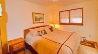 2 Bed 2 Bath, parking, convenience of Downtown CB on a Budget. Pets! Shuttle Hotels near Scout's General