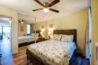 Newly Remodeled--2 Minute Walk to Charley Young Beach--Maui Vista #1216