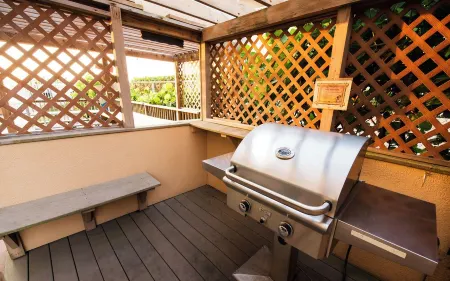 Stunning Oceanfront 2BR/2BA Condo with Breathtaking Views and Beach Access!