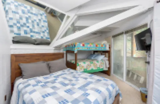 Treetop Village #15, Outdoor Pool Steps Away, Sleeps 8, Pet-Friendly, 13 MM