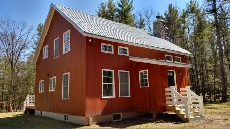 MODERN FARMHOUSE, Saugerties Woodstock, Deck, Fireplace, Fire Pit, WiFi, TV