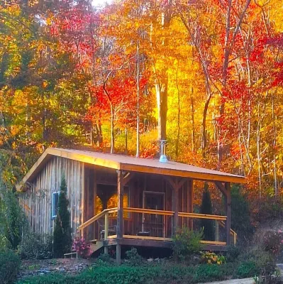 Cozy Cabin, private, romantic, wood stove, WiFi, mountains, NC