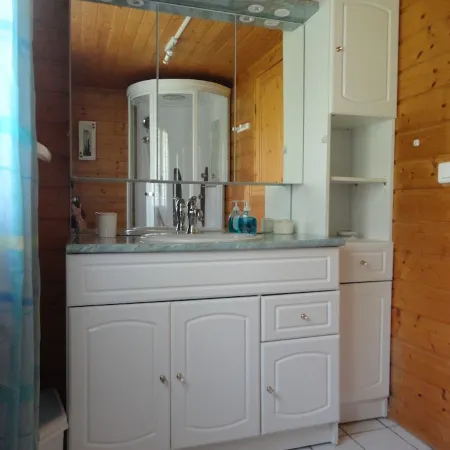 3-star gîte, green setting, close to shops, free WiFi