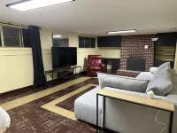 Large walk in lower unit in 1950 home nice neighborhood Hotels in Yakima County