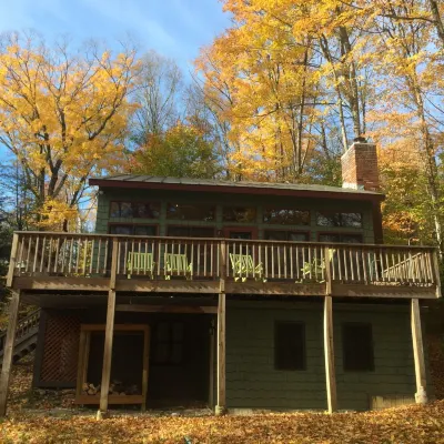 Gorgeous Ski Chalet with Game Room & Hot Tub on Okemo Mt. under 1 mile to base!