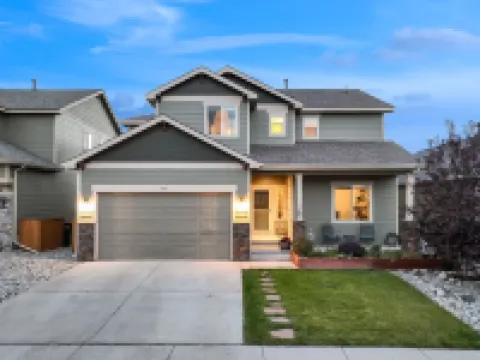 Spacious 5 Bedroom Home With Mountain Views, Heated Pool, & Sunroom!