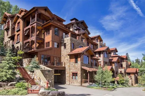 Luxurious Condo - Ski In/Ski Out Access - Close to Gondola - Majestic Views