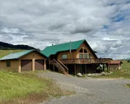 River View Gateway- 5 min walk to Yellowstone River Hotels near Yellowstone Hotsprings Campground