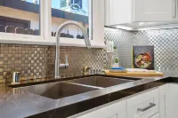 Villa La Verde -Remodeled 4BR Villa, Pool & Guesthouse in Los Angeles