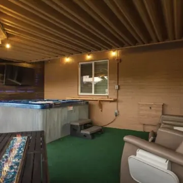 Unique Oasis: Large Pool & Spa