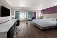 La Quinta Inn & Suites by Wyndham North Orem Hotels in Vineyard