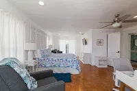 Large Cottage Steps to the beach!
