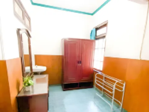 Hotel Shabine Rungkut Mitra RedDoorz Hotels in Rungkut