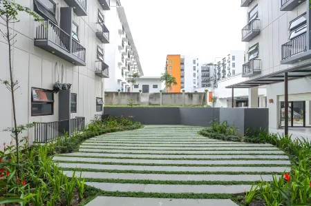 Clovers Residence @Solo Urbana Near Uns Отели в г. Jebres