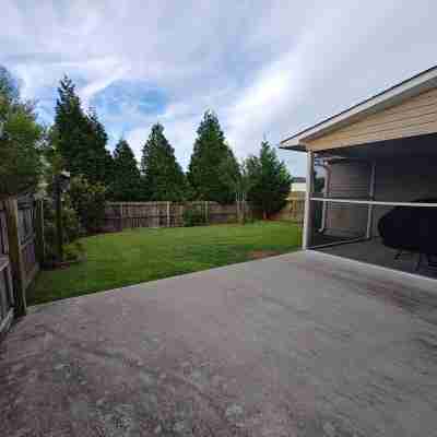 Work, Relax, Explore! 3 Bdrm House with screened in porch in New Bern. Hotel Exterior