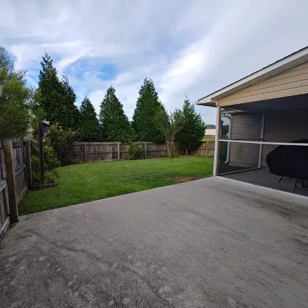 Work, Relax, Explore! 3 Bdrm House with screened in porch in New Bern.