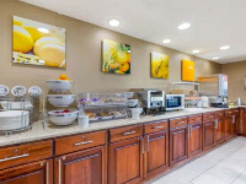 Comfort Inn & Suites Hotels in Milford