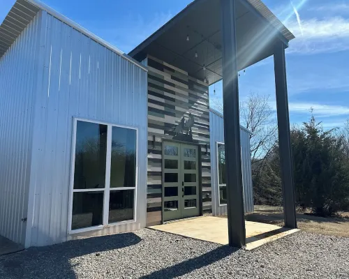 New Yote Cabin with Pool Table & Fireplace, 18 Minutes South of Norman Hotels in McClain County