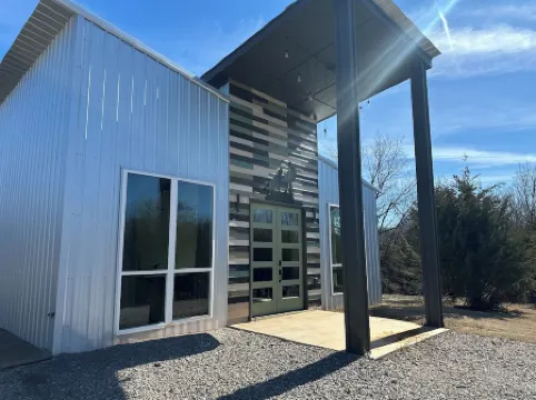 New Yote Cabin with Pool Table & Fireplace, 18 Minutes South of Norman