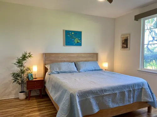 Walk to beach, shops, and restaurants-views of volcanoes and beautiful sunsets