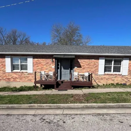 Riverside Retreat ~ One Story ~ 3bd/2ba ~ Steps to the River & Main St