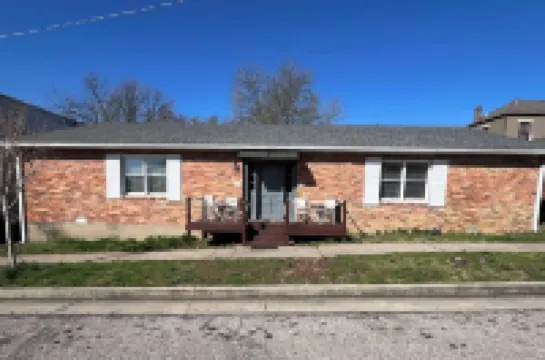 Riverside Retreat ~ One Story ~ 3bd/2ba ~ Steps to the River & Main St