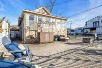 Steps to Beach with Linens + Towels including AC Hotels near SCHI