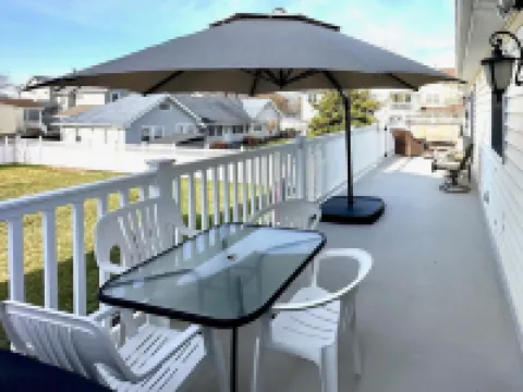 New-Belmar Shore House by the Sea!  1.5 Blocks to Beach with 6 Badges & Parking