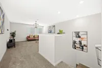 Superb 6BD/4BA villa in Riverside with WiFi, King Beds  Large space, clean new 리버사이드 호텔