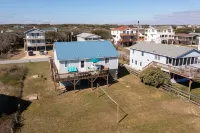 Modern Beach Cottage! Short Walk to the Beach!!