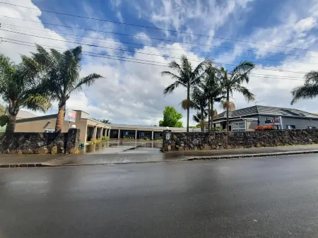 Phoenix Palm Motel Отели рядом с достопримечательностью «Stardome Observatory & Planetarium»