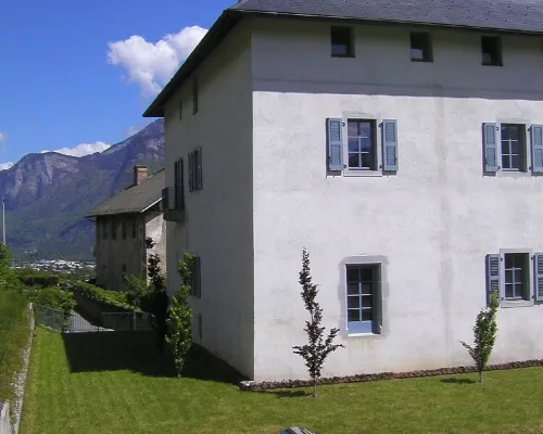 Un Étage Complet Dans une Tour Médiévale Rénovée au Cœur du Pays du Mont-blanc Hotels in Sallanches