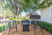 2600ft–7 Beds~Games~Toys~Desks