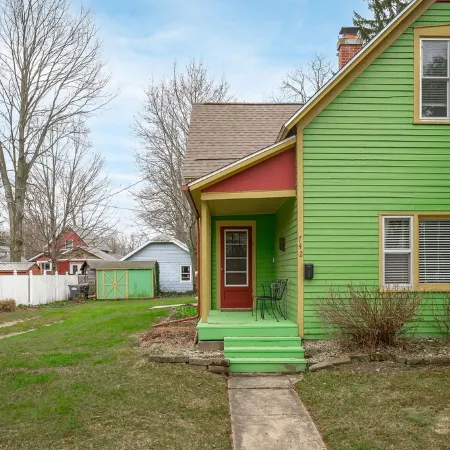 The Green Street Getaway: A charming 3-bed house with AC & WiFi in South Haven