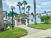 Family Friendly Waterfront Condo with boat access in sunny Naples! Hotels in East Naples