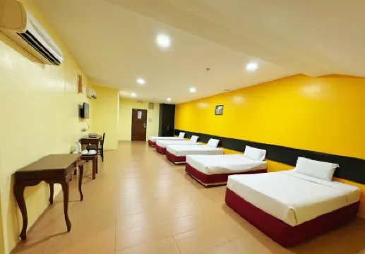 Grand Far East Hotel Отели рядом с достопримечательностью «Asia Metropolitan University»