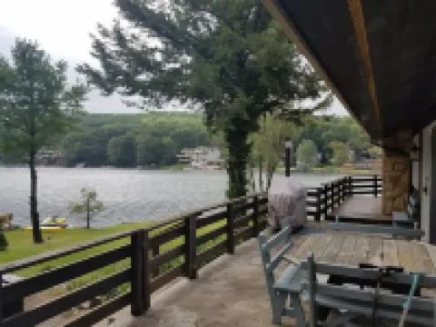 Chalet Ripple-Lake Harmony- Lakefront- 5 Bedroom 3.5 bath- near Restaurants/Bars